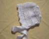 Bonnet pour bébé naissance 3 mois crocheté en pur coton blanc,de forme petit béguin.
