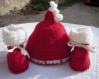 Chaussons et bonnet pour noel, tricoté main taille 1 à 3 mois. 