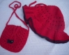 Ensemble chapeau et sac au crochet de couleur rouge pour petite fille. 