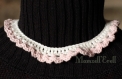Collier ras-de-cou au crochet blanc et rose
