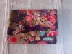 Jolie pochette en tissu japonais fond violet et doré avec fleurs