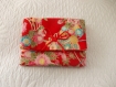  pochette en tissu japonais  fond rouge  fleurs roses et vertes