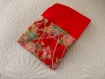  pochette en tissu japonais  fond rouge  fleurs roses et vertes