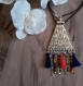 N°568 collier ethnique argenté, avec un connecteur et des perles , pompoms etc..