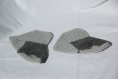 Chaussons en laine gris clair et gris foncé au crochet taille 33-34