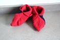 Chaussons en laine rouge et bleu nuit au crochet taille 35-36