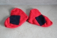Chaussons en laine rouge et bleu nuit au crochet taille 35-36