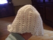 Bonnet naissance / beguin bebe blanc . fait au crochet .