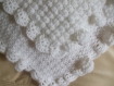 Plaid  / couverture / chale  pour bebe    tout blanc , fait main au crochet 