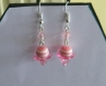 Boucles d'oreille fantaisie perle rayée rose pâle