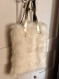 Sac cabas fourrure blanche anses cuir doré sac fourre tout fourrure cadeau de noel sac hiver tendance sac à main peau de bête cadeau anniv