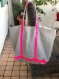 Vanessa bruno style sac cabas, lin chiné souple, coloris naturel, paillettes rondes rose fluo