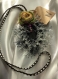 Collier fantasia de cuire d'agneau couleur noir et décor acrylique au crochet avec petites perles modèle unique et jolie 