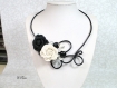 Collier mariage en alu ajustable noir et blanc fleurs co680 