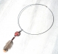 Collier ras de cou ethnique rouge plumes et perles co699