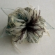 Grande barrette fleur en tissu & plumes et perles 043