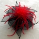 Broche fleur noire et rouge en organza, plumes et perles