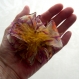 Petite barrette fleur en tissu & plumes et perles 056