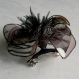 Petite barrette fleur en tissu & plumes et perles 012*