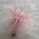 Grande barrette fleur rose en organza, plumes et perles