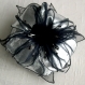 Broche fleur argentée en tissu lamé, plumes et perles
