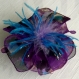 Barrette fleur violette et bleue en tissu & plumes et perles