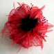 Petite barrette fleur rouge en tissu & plumes et perles