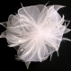 Grande barrette fleur blanche en organza, plumes et perles