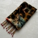 Foulard & perles * - motif léopard et fleur rouge