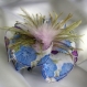 Petite barrette fleur en tissu & plumes et perles 107