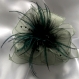 Broche fleur en organza vert clair, plumes et perles