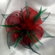Broche fleur en organza rouge, plumes vertes et perles