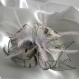 Grande barrette fleur en tissu & plumes et perles 127