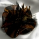 Petite barrette fleur en tissu & plumes et perles 136