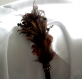Serre-tête marron  décorée de plumes de faisan et de perles