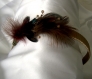 Serre-tête large  beige décorée de plumes et de perles