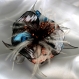 Grande barrette fleur en tissu & plumes et perles 038