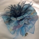 Grande barrette fleur en tissu & plumes et perles 170