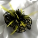 Broche fleur en tissu & plumes et perles 130