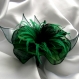 Broche fleur en tissu, plumes d'autruche vertes et perles