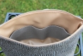 Trousse de toilette zippée à soufflet en simili cuir taupe effet floqué, entièrement doublé – création artisanale