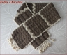 Echarpe en laine acrylique marron et beige au crochet