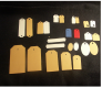 Etiquettes - tags -(die cuts) assortiment de 40 formes diverses - papier - coloris au choix