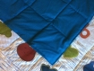 Tapis d'éveil sensoriel, couverture bébé façon patchwork, motifs feutrine multicolores appliqués.
