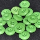 B63a1r / mercerie boutons plastique vert 15mm vendus à l'unité