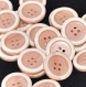 B69d2r /  boutons plastique beige rosé 22mm vendu à l'unité