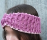 Cache-oreilles bandeau réversible au tricot main rose
