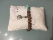 Bracelet élastique perles en bois et chips turquoise . artisanal