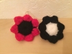 Broches fleur puff rouge/  noir - blanc/ noir crochetées  main