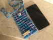 Étui téléphone  portable tricoté main en coton tons bleu
